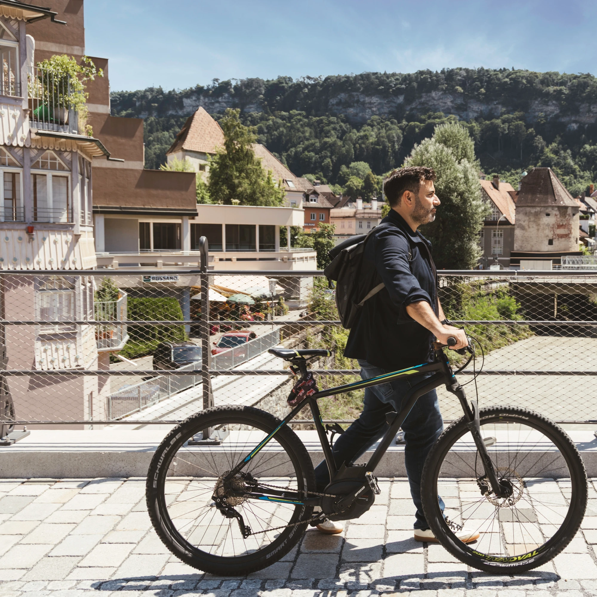 Serkan Akman Brücke Fahrrad